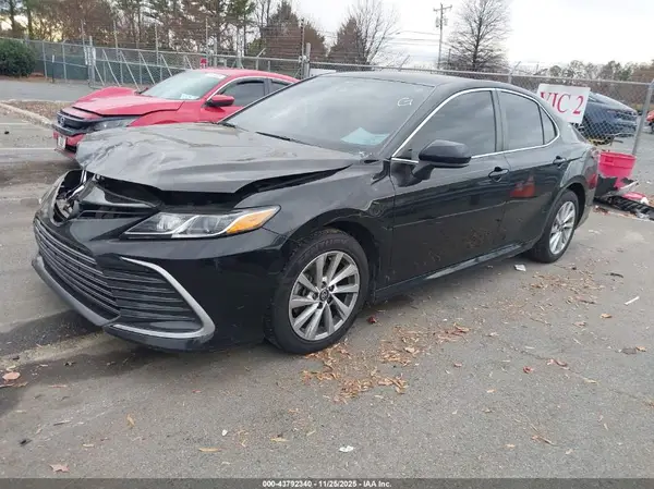 4T1C11AK2NU628640 2022 TOYOTA CAMRY - Image 2