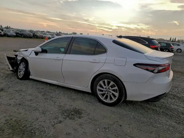 4T1C11AK2NU629240 2022 TOYOTA CAMRY - Image 2