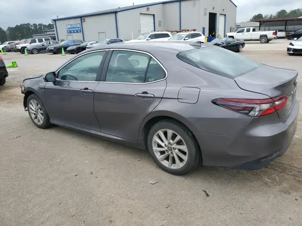 4T1C11AK2NU629321 2022 TOYOTA CAMRY - Image 2