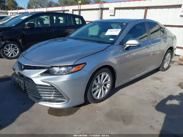 4T1C11AK2NU630565 2022 TOYOTA CAMRY - Image 2