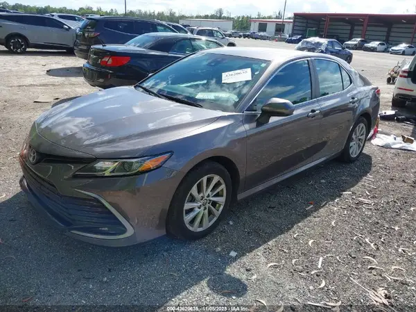 4T1C11AK2NU631229 2022 TOYOTA CAMRY - Image 2