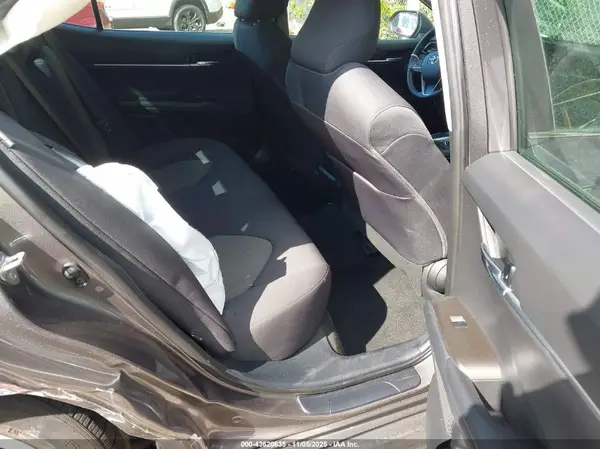 4T1C11AK2NU631229 2022 TOYOTA CAMRY - Image 8