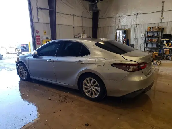 4T1C11AK2NU632249 2022 TOYOTA CAMRY - Image 2