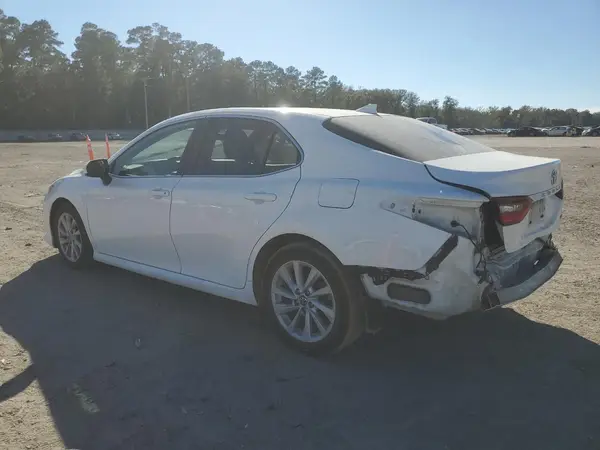 4T1C11AK2NU632767 2022 TOYOTA CAMRY - Image 2