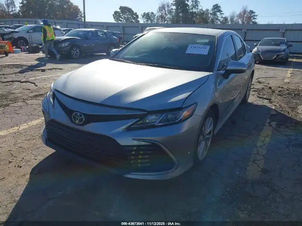 4T1C11AK2NU634390 2022 TOYOTA CAMRY - Image 2