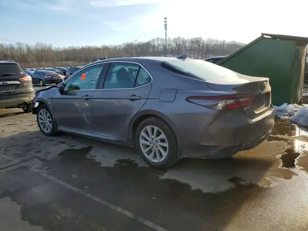 4T1C11AK2NU637550 2022 TOYOTA CAMRY - Image 2