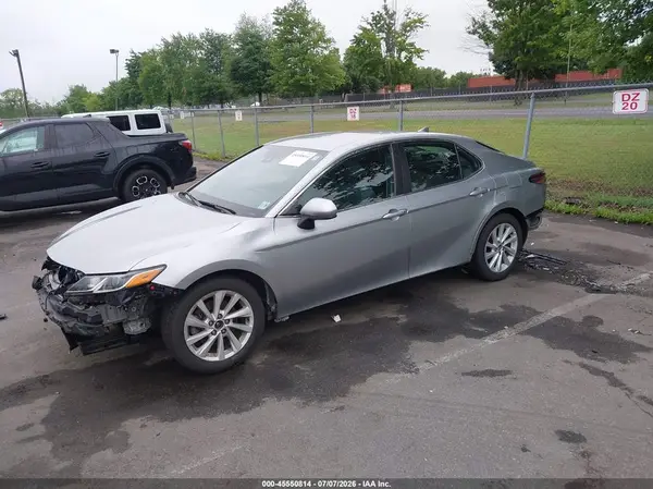 4T1C11AK2NU638195 2022 TOYOTA CAMRY - Image 2