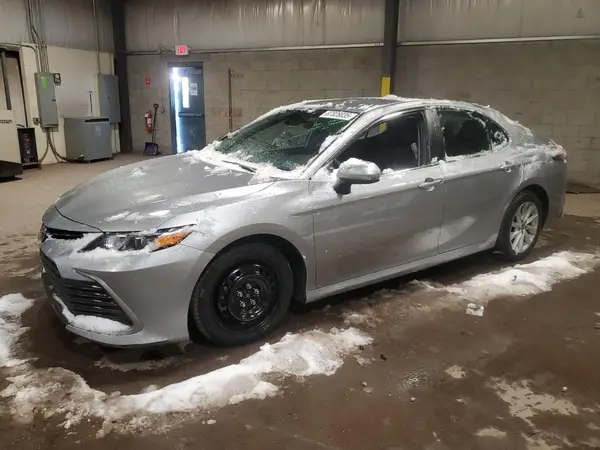 4T1C11AK2NU639945 2022 TOYOTA CAMRY - Image 1