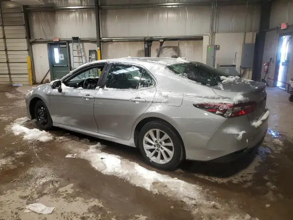 4T1C11AK2NU639945 2022 TOYOTA CAMRY - Image 2