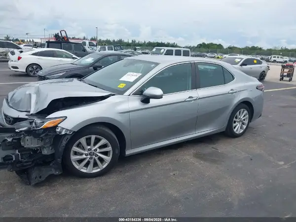 4T1C11AK2NU655708 2022 TOYOTA CAMRY - Image 2