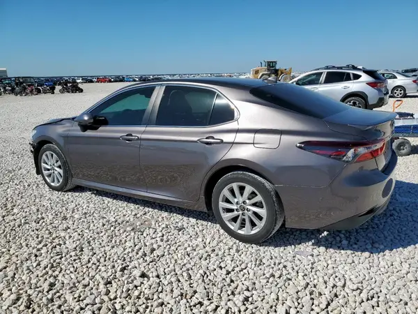 4T1C11AK2NU657295 2022 TOYOTA CAMRY - Image 2