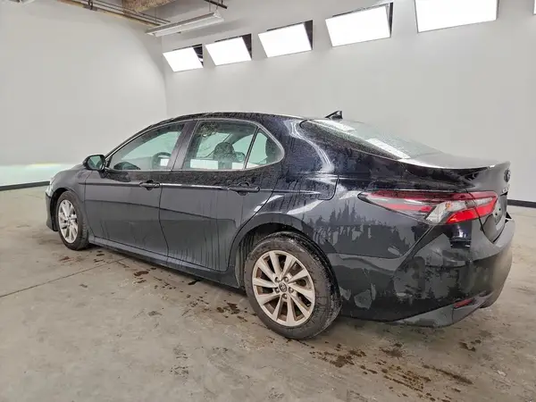 4T1C11AK2NU660634 2022 TOYOTA CAMRY - Image 2