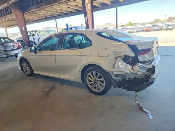 4T1C11AK2NU660780 2022 TOYOTA CAMRY - Image 2