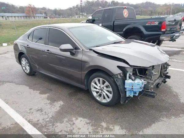 4T1C11AK2NU665574 2022 TOYOTA CAMRY - Image 1