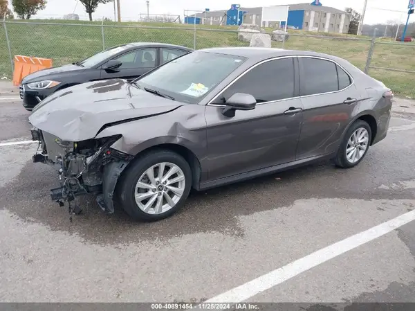 4T1C11AK2NU665574 2022 TOYOTA CAMRY - Image 2