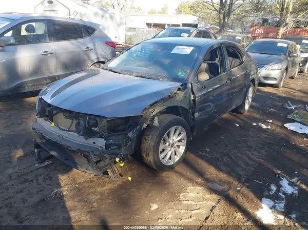 4T1C11AK2NU666255 2022 TOYOTA CAMRY - Image 2