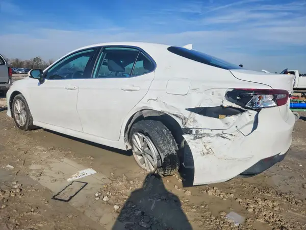 4T1C11AK2NU666319 2022 TOYOTA CAMRY - Image 2