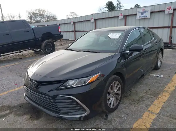 4T1C11AK2NU667552 2022 TOYOTA CAMRY - Image 2