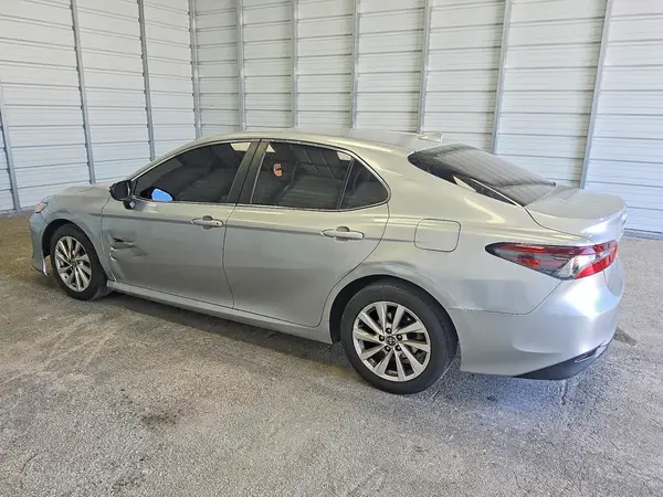 4T1C11AK2NU667857 2022 TOYOTA CAMRY - Image 2