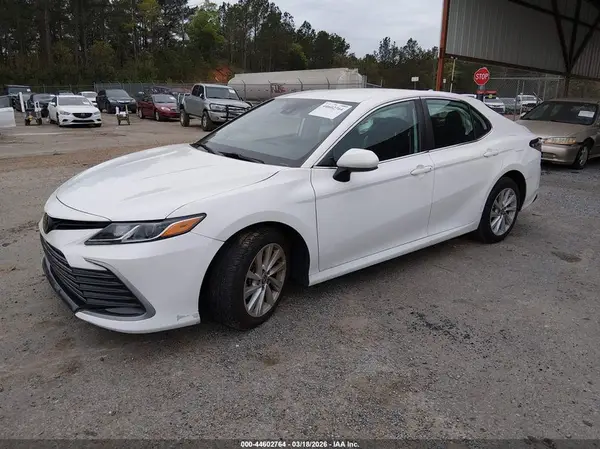4T1C11AK2NU668006 2022 TOYOTA CAMRY - Image 2