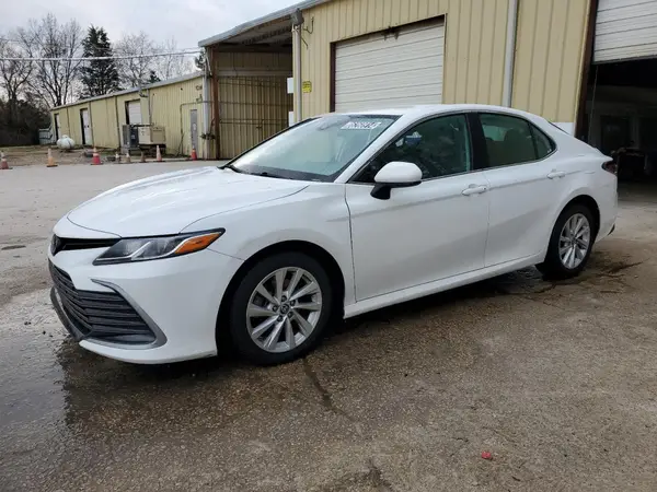 4T1C11AK2NU668698 2022 TOYOTA CAMRY - Image 1