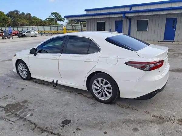 4T1C11AK2NU675005 2022 TOYOTA CAMRY - Image 2