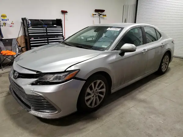 4T1C11AK2NU679412 2022 TOYOTA CAMRY - Image 1