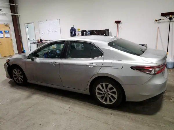 4T1C11AK2NU679412 2022 TOYOTA CAMRY - Image 2
