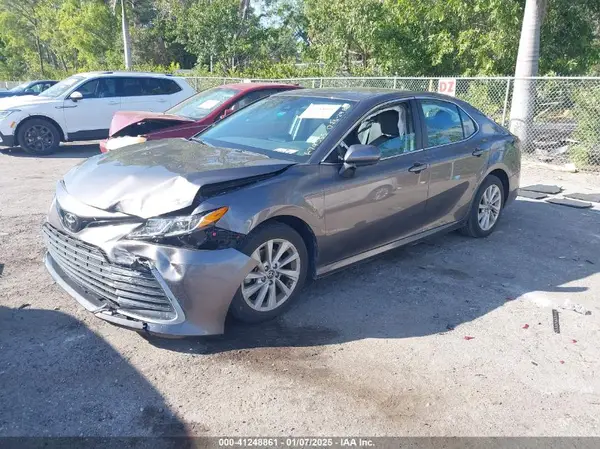 4T1C11AK2NU679555 2022 TOYOTA CAMRY - Image 2