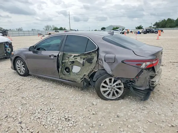 4T1C11AK2NU683492 2022 TOYOTA CAMRY - Image 2