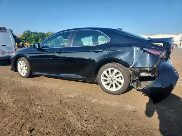 4T1C11AK2NU684867 2022 TOYOTA CAMRY - Image 2