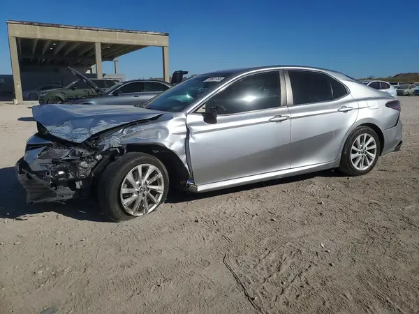 4T1C11AK2NU688370 2022 TOYOTA CAMRY - Image 1