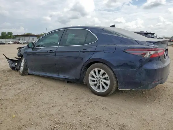 4T1C11AK2NU689082 2022 TOYOTA CAMRY - Image 2