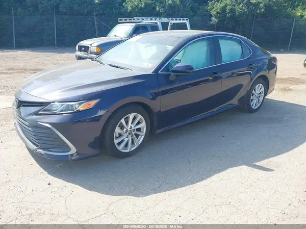 4T1C11AK2NU689180 2022 TOYOTA CAMRY - Image 2