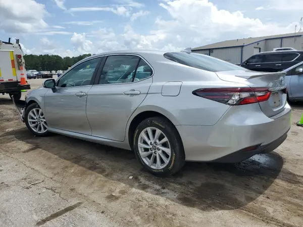 4T1C11AK2NU689230 2022 TOYOTA CAMRY - Image 2