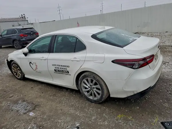 4T1C11AK2NU689468 2022 TOYOTA CAMRY - Image 2