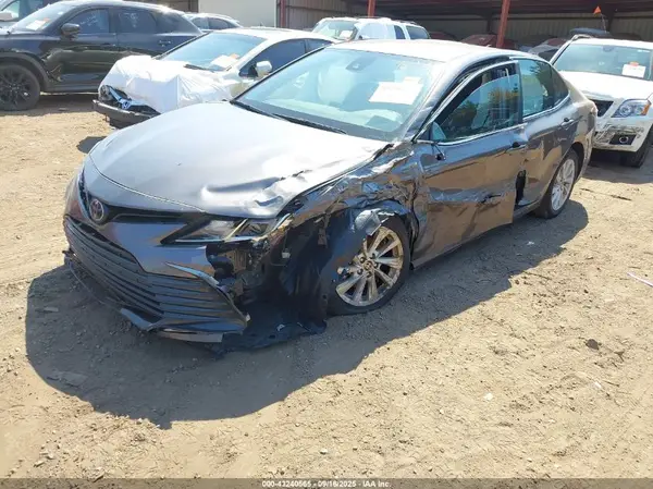 4T1C11AK2NU689745 2022 TOYOTA CAMRY - Image 2