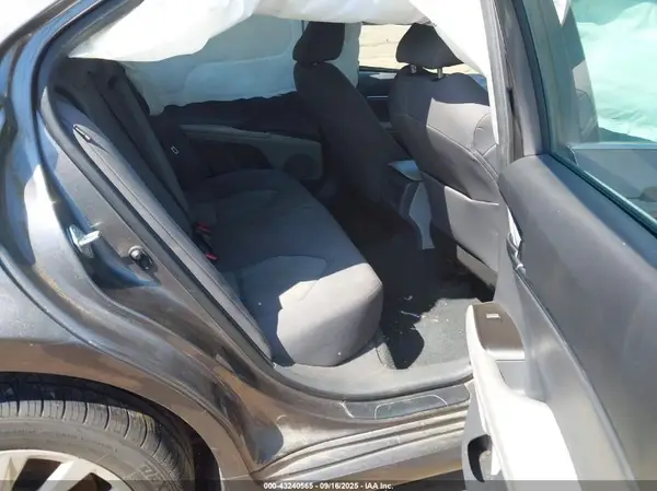 4T1C11AK2NU689745 2022 TOYOTA CAMRY - Image 8