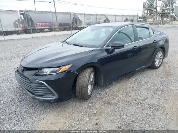 4T1C11AK2NU691270 2022 TOYOTA CAMRY - Image 2