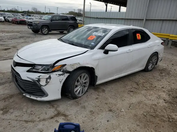 4T1C11AK2NU691883 2022 TOYOTA CAMRY - Image 1
