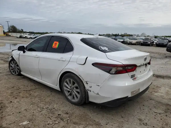 4T1C11AK2NU691883 2022 TOYOTA CAMRY - Image 2