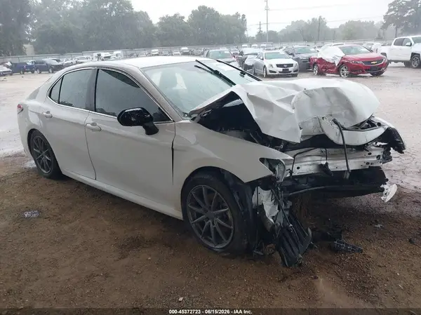 4T1C11AK2NU693889 2022 TOYOTA CAMRY - Image 1