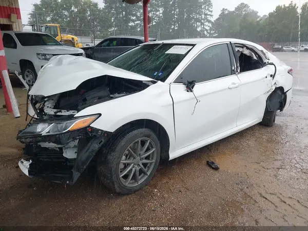 4T1C11AK2NU693889 2022 TOYOTA CAMRY - Image 2