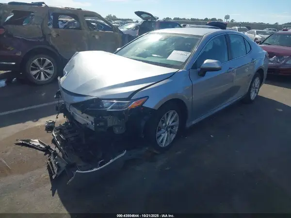 4T1C11AK2NU698302 2022 TOYOTA CAMRY - Image 2