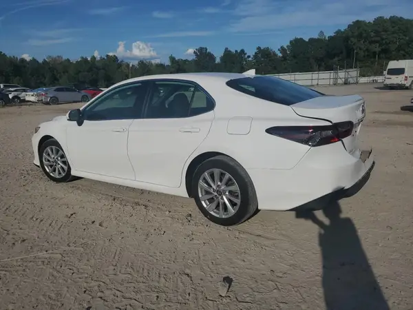 4T1C11AK2NU711212 2022 TOYOTA CAMRY - Image 2