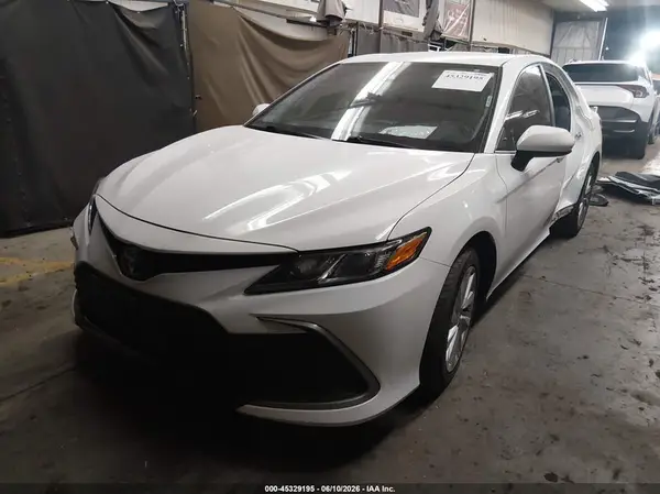 4T1C11AK2NU712912 2022 TOYOTA CAMRY - Image 2