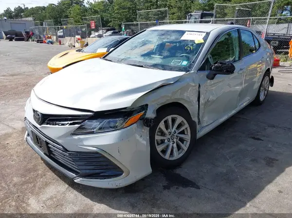 4T1C11AK2RU210519 2024 TOYOTA CAMRY - Image 2