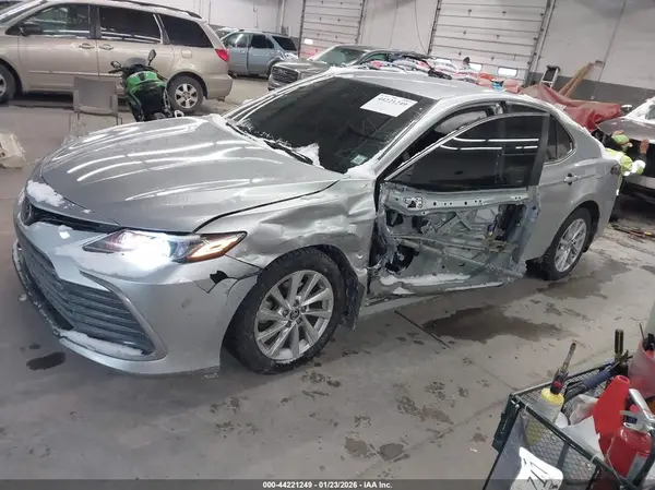 4T1C11AK2RU847524 2024 TOYOTA CAMRY - Image 2