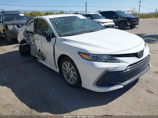 4T1C11AK2RU863352 2024 TOYOTA CAMRY - Image 1