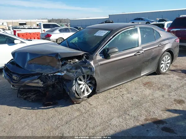 4T1C11AK3LU880555 2020 TOYOTA CAMRY - Image 2